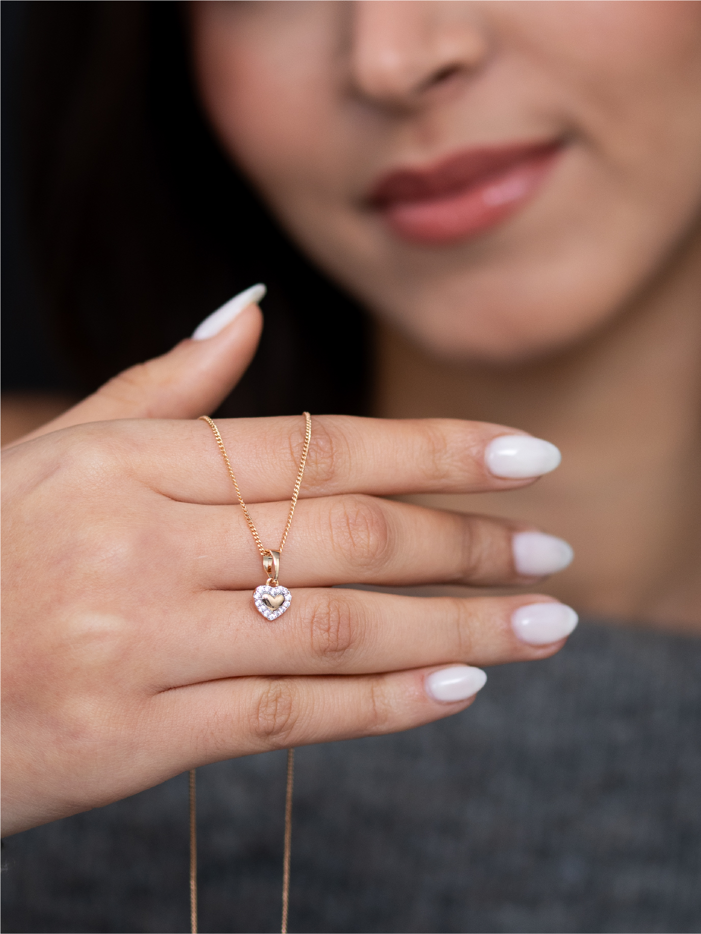 Collier Cœur Doré Serti de Zircons – Élégance Brillante