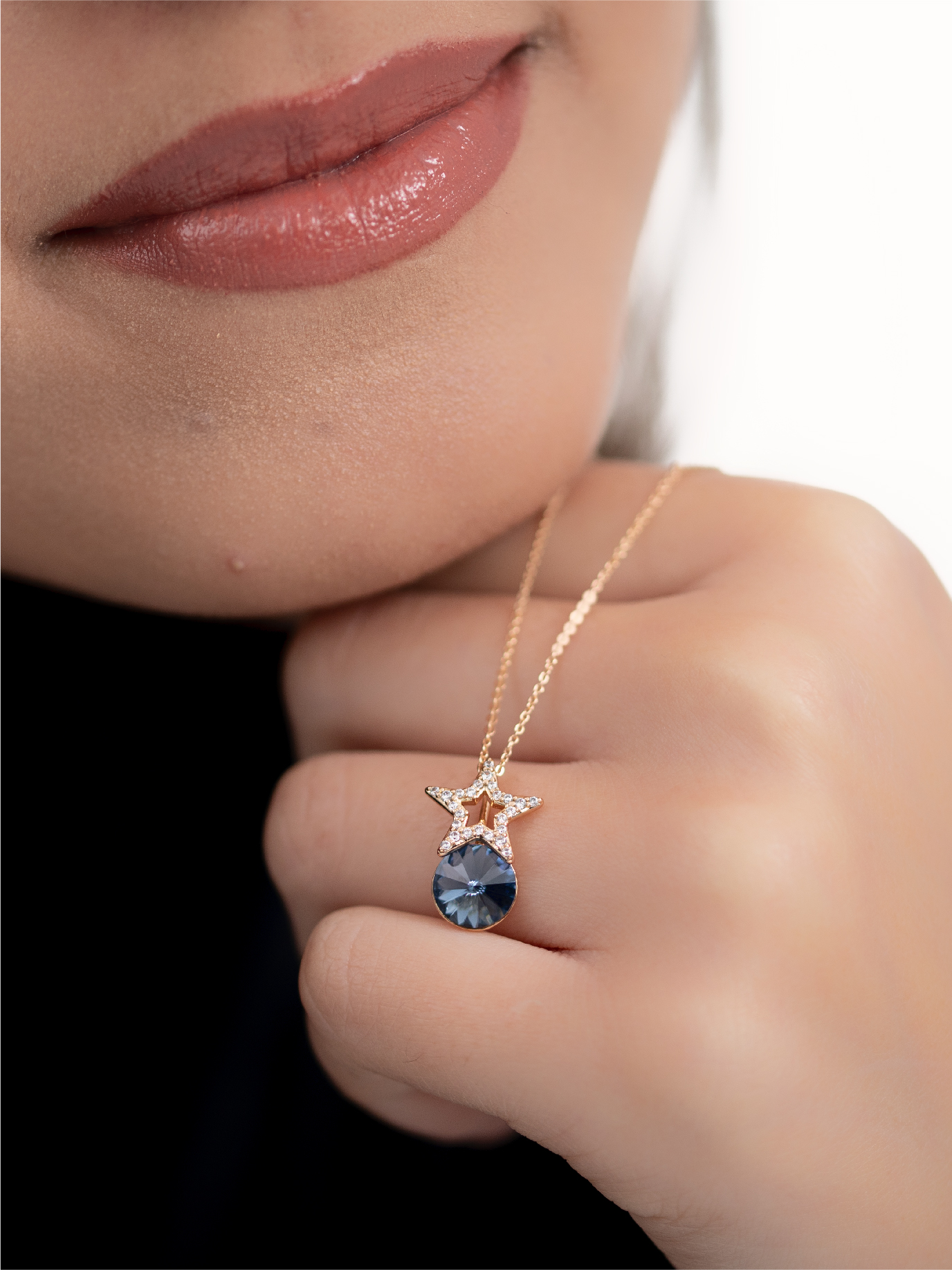 Collier Étoile Dorée & Goutte de Cristal Bleu