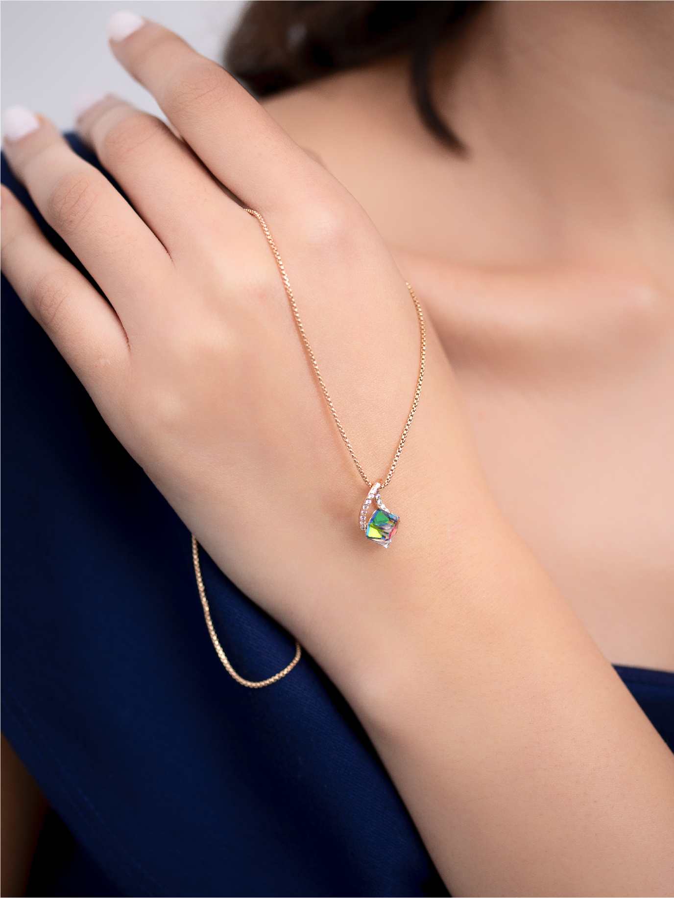 Collier Cube Prismatique & Cristaux Multicolores