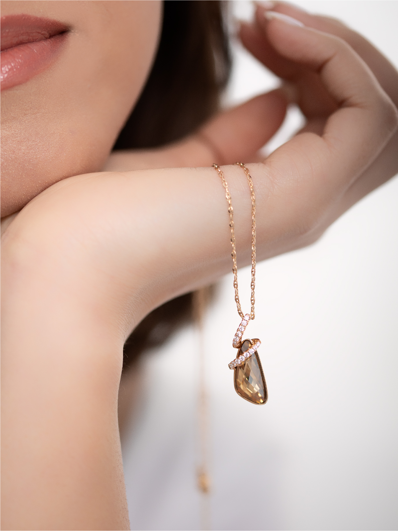 Collier Goutte Dorée & Spirale Étincelante