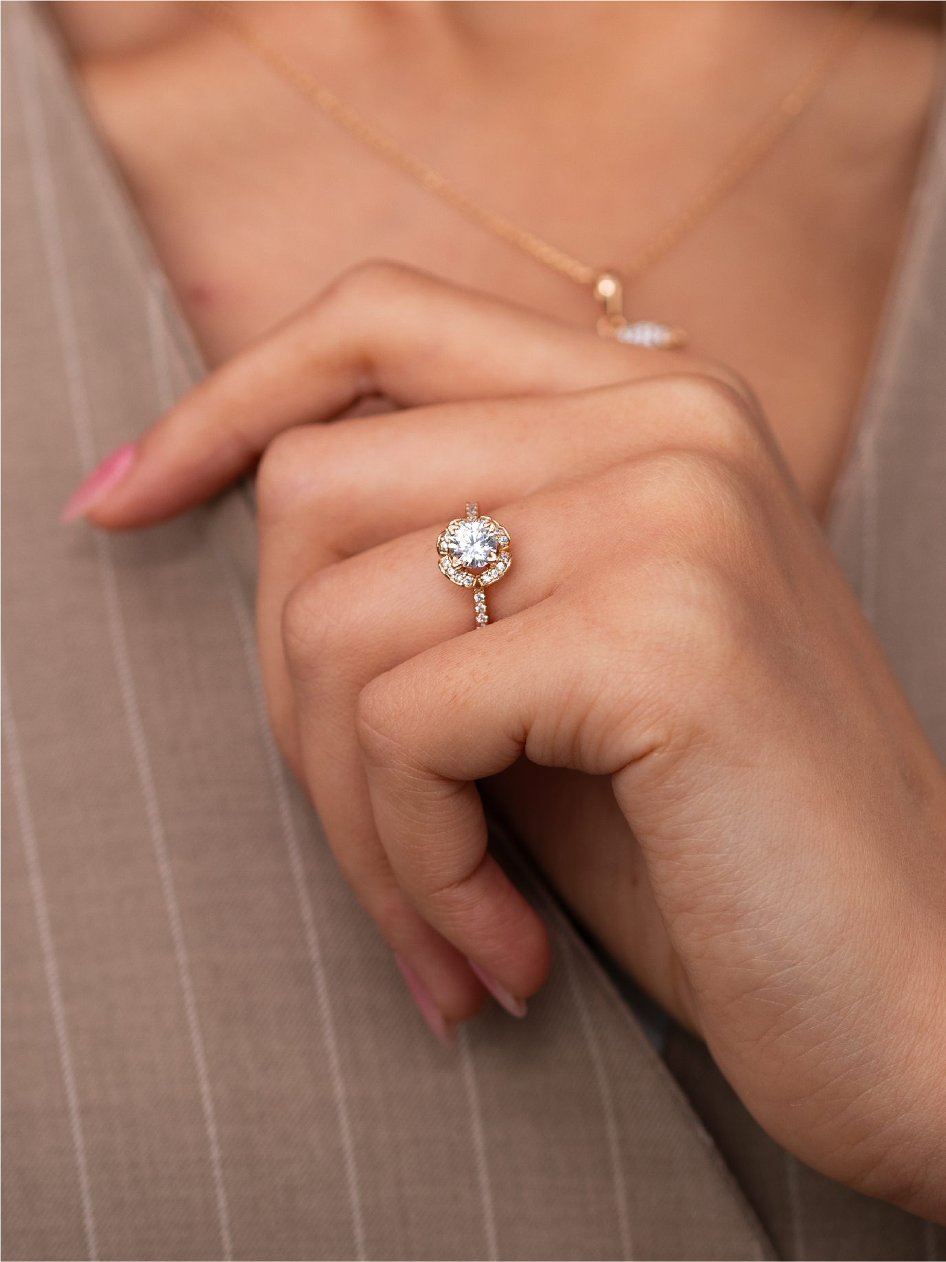 Bague de Fiançailles Dorée avec Zircon Central