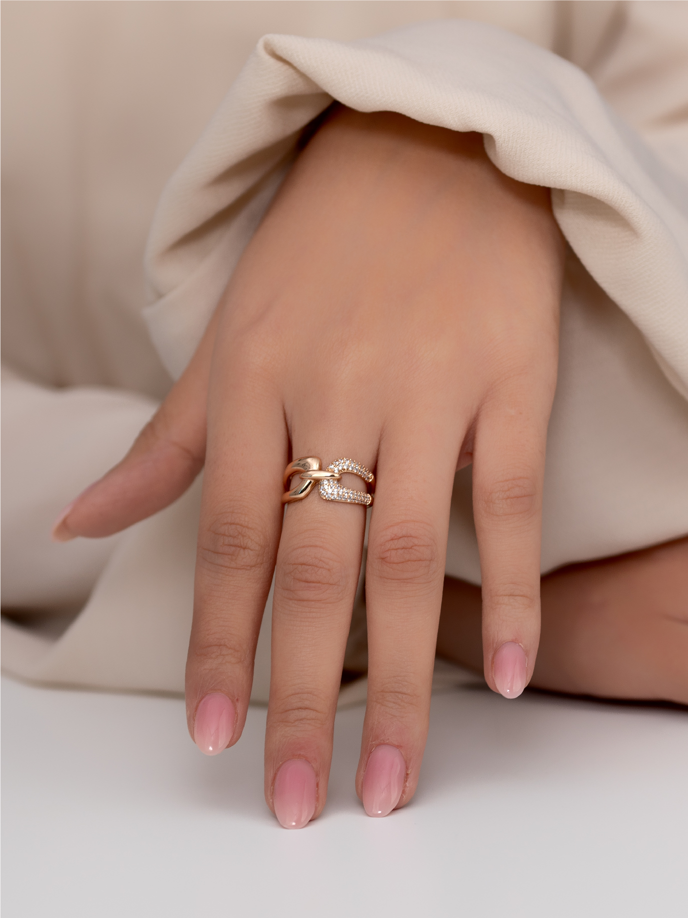 Bague Anneau Ouvert Double Sertie de Zircons