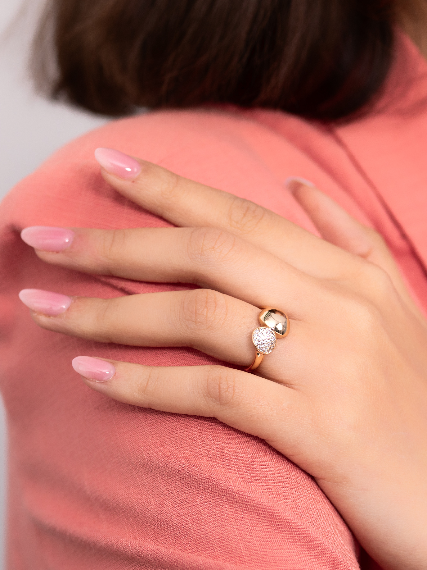 Bague Femme Raffinée – Perle Nacrée et Ovale Pavé