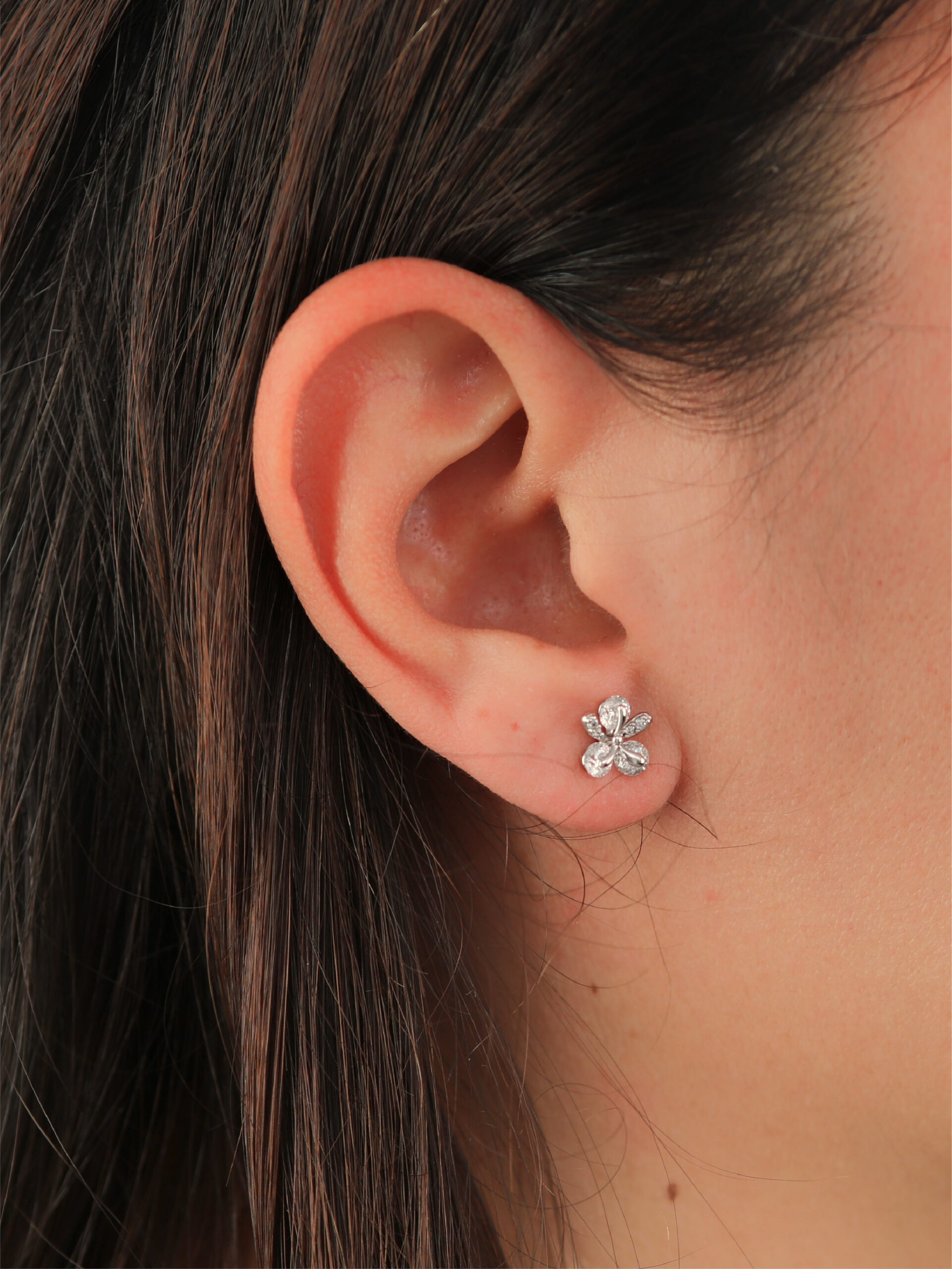 Boucles d’oreilles femme à vis hypoallergéniques