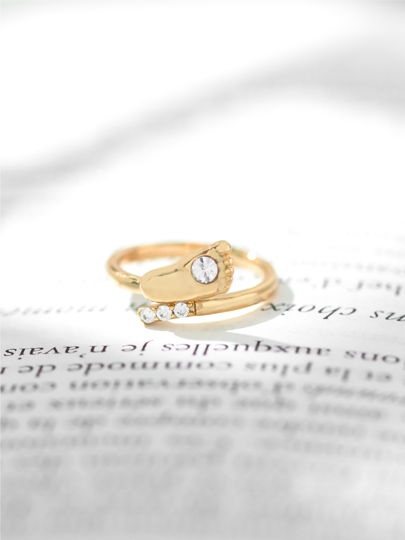 Bague Anneau Pied de Bébé en Zircon