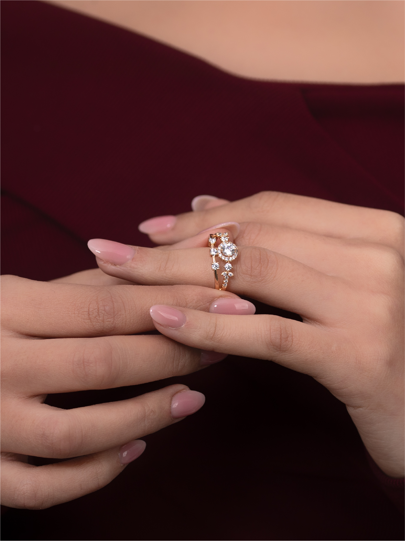 Bague dorée royale avec zircons