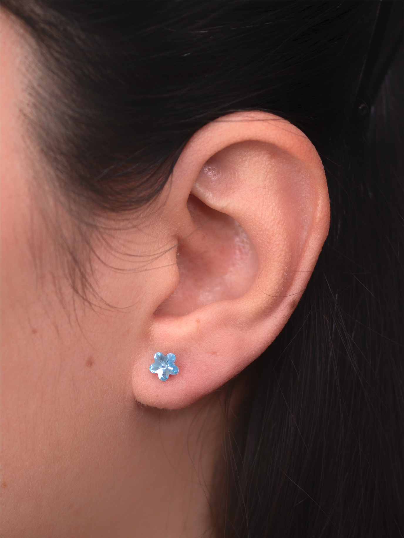 Boucles d’oreilles à vis femme bleu ciel
