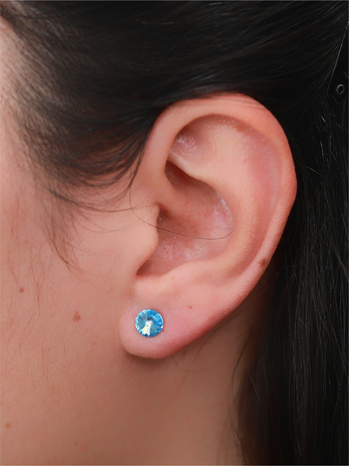 Boucles d'oreilles à vis femme cristal bleu ciel